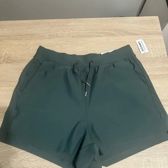NWT Old Navy Active Powersoft ‘High Rise Go Dry’ Shorts Green size medium - Picture 2 of 7
